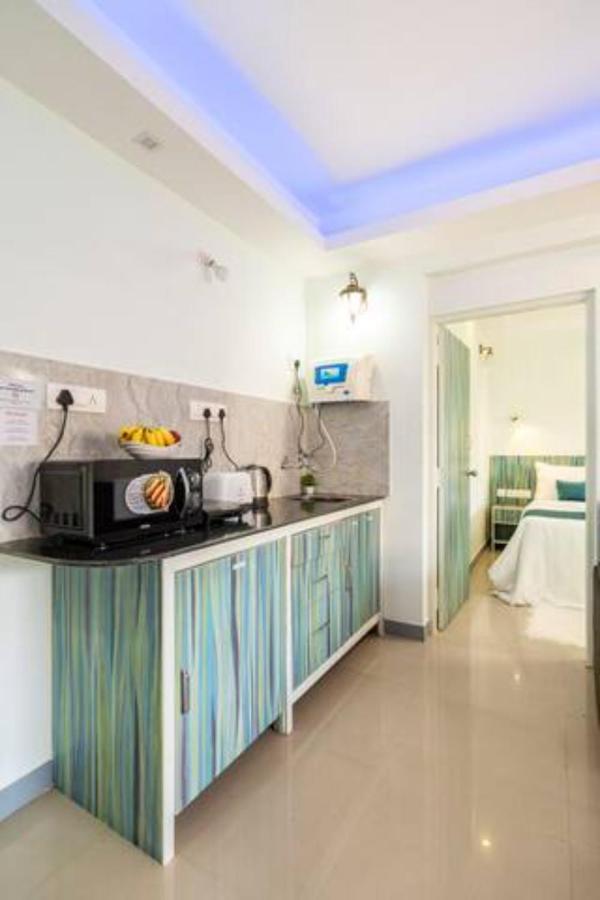 Serene Escape: Beachside 1BHK with Pool & Garden Views Colva Exterior photo