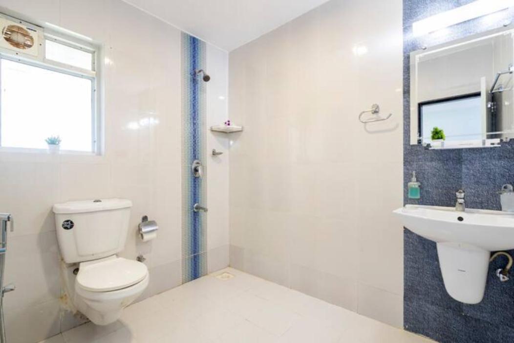 Serene Escape: Beachside 1BHK with Pool & Garden Views Colva Exterior photo