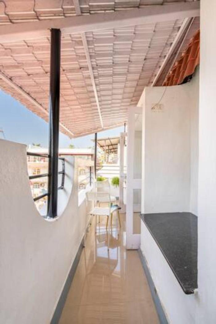 Serene Escape: Beachside 1BHK with Pool & Garden Views Colva Exterior photo
